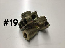 Load image into Gallery viewer, Air Valves / Truck - Trailer